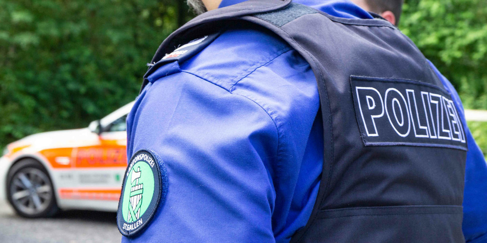 Die Kantonspolizei St.Gallen konnte den Falschfahrer auf Höhe Rastplatz Bergsboden (Unterterzen) anhalten. (Symbolbild)