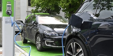 Nur mit der Errichtung vieler öffentlicher E-Zapfsäulen kann der Umstieg auf die E-Mobilität gelingen