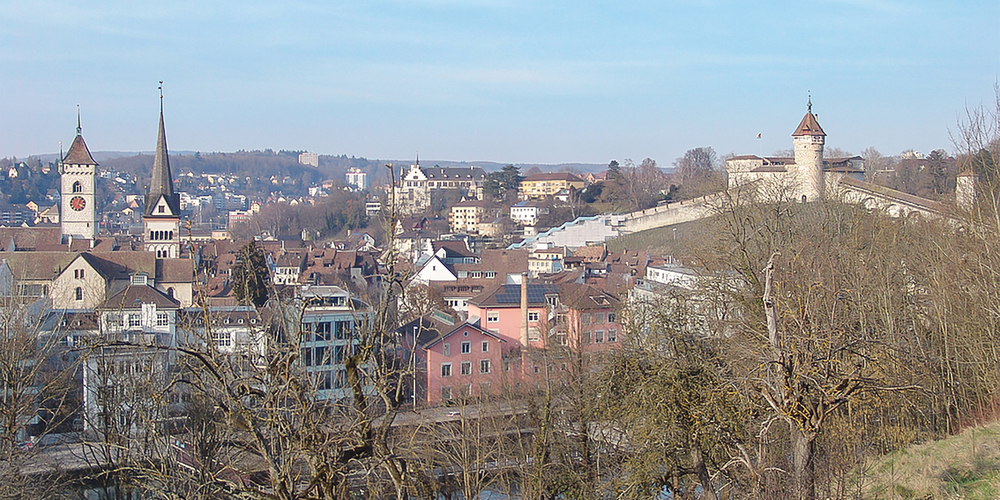 Schaffhausen von Süden (2016): links die Altstadt, rechts der Munot.