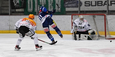 Der Küsnachter Lionel Marchand traf nach 27 Sekunden zum 1:0 .