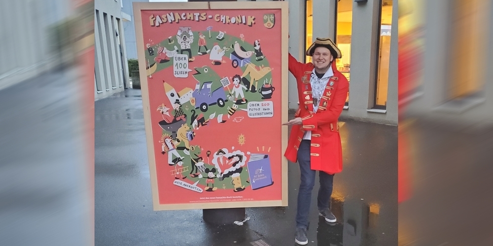Zunftmeister Pascal Fässler kündigt die Eschenbacher Fasnacht und Chronik an.