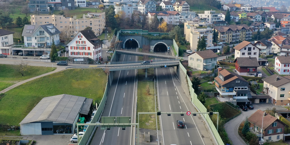 Die Strafen für die beiden Unfallverursacher 2019 im Wollerauer Blatt-Tunnel sind gesprochen worden.