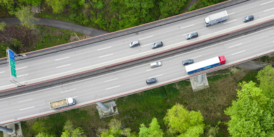 Die Mehrheit der vorberatenden Kommission des St.Galler Kantonsrats will keine Tempo-30-Zonen und verlangt einen beschleunigten Ausbau der Stadtautobahn. 