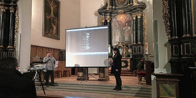 Lockern den Filmevent mit einem Referat auf: Nadja Ackermann (links) im Gespräch mit Maria Anrig.