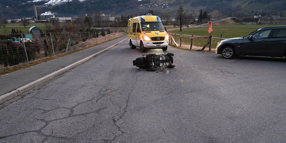 Bei diesem Unfall in Berschis verletzte sich eine ältere Elektrostuhlfahrerin. 