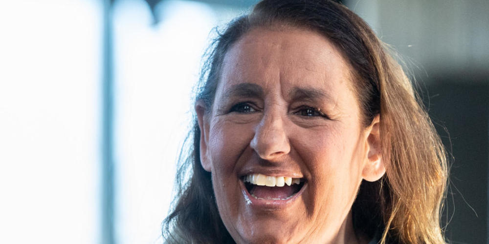 Die Zürcher SP-Nationalrätin Jacqueline Badran hat gut lachen: Als Kopf des Referendums gegen die Abschaffung der Stempelsteuer ist ihr am Sonntag ein deutlicher Sieg geglückt.