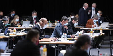 Eine knappe Mehrheit des St. Galler Kantonsrats will die Niederlassungsfreiheit von anerkannten Flüchtlingen trotz rechtlichen Bedenken einschränken. (Archivbild)