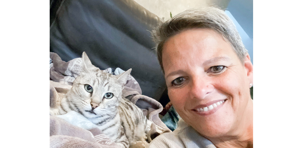 Corinne Ullmann geniesst es neben ihren politischen Ämtern sehr, einfach mal zuhause zu sein, auf dem Liegestuhl ein Buch zu lesen oder sich mit ihren Katzen zu beschäftigen. 