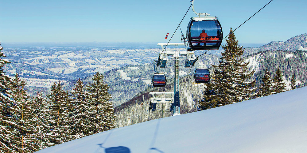 Die neue 10er-Gondelbahn als Ersatz des Zubringers auf den Churer Hausberg Brambrüesch präsentiert sich ähnlich wie diese Bahn in Mellau.