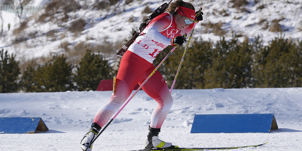 Biathletin Irene Durisch musste wegen Kreislaufproblemen das Rennen abbrechen – aus für die Schweizer Staffel. 