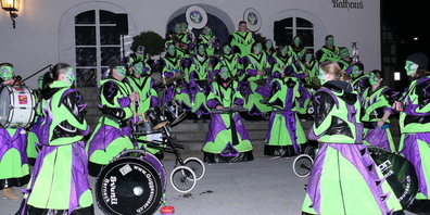 Stimmung ohne Ende auf dem Platz vor dem Bernecker Rathaus