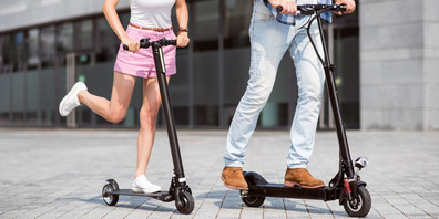 Nationalrat Jauslin fordert strengere Regeln für E-Roller, um mehr Sicherheit im Verkehr zu gewährleisten. 