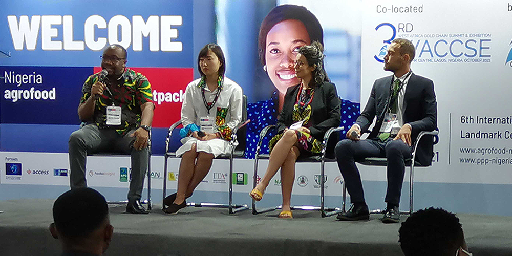 Daniel Onwude, Kanaha Shoji, Roberta Evangelista, Thomas Motmans während einer Fragerunde auf dem West Africa Cold Chain Summit in Lagos.