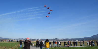 Die Patrouille Suisse lockte viele Fans zum Flugplatz Wangen.