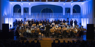 Stadtmusik Gossau und Musikverein Eintracht Güttingen präsentierten als Erstaufführung  "The Genesis Suite". 
