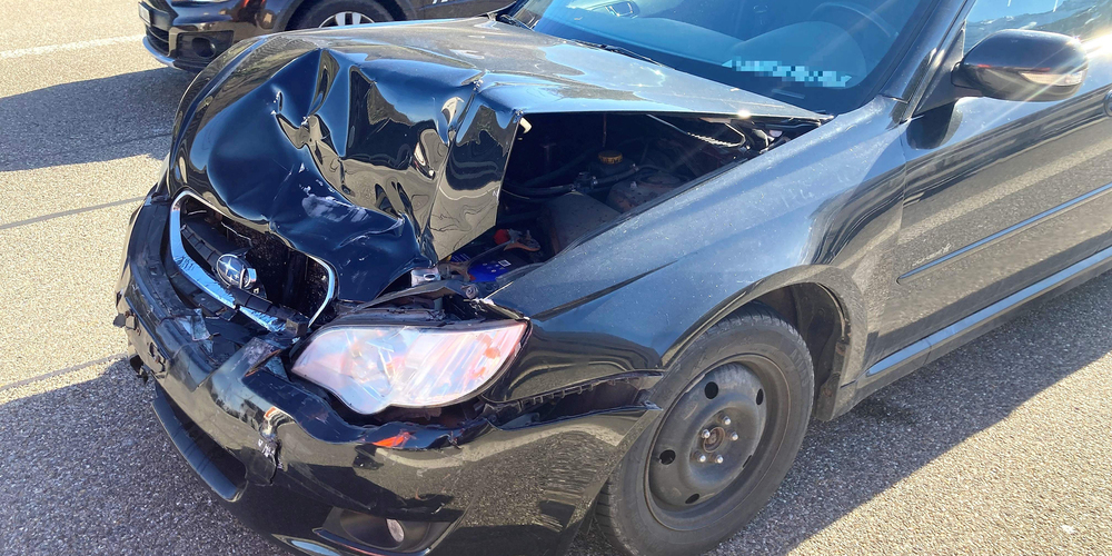 An den Unfallfahrzeugen enstand Sachschaden.