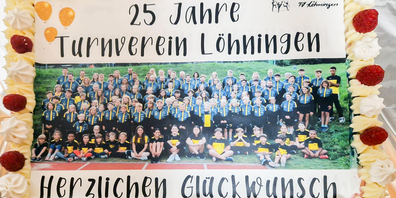 Eine Geburtstagstorte zum 25-Jahre-Jubiläum des TV Löhningen durfte nicht fehlen.