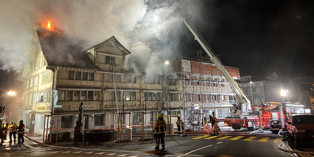 Brand im Dorfzentrum in Wattwil.
