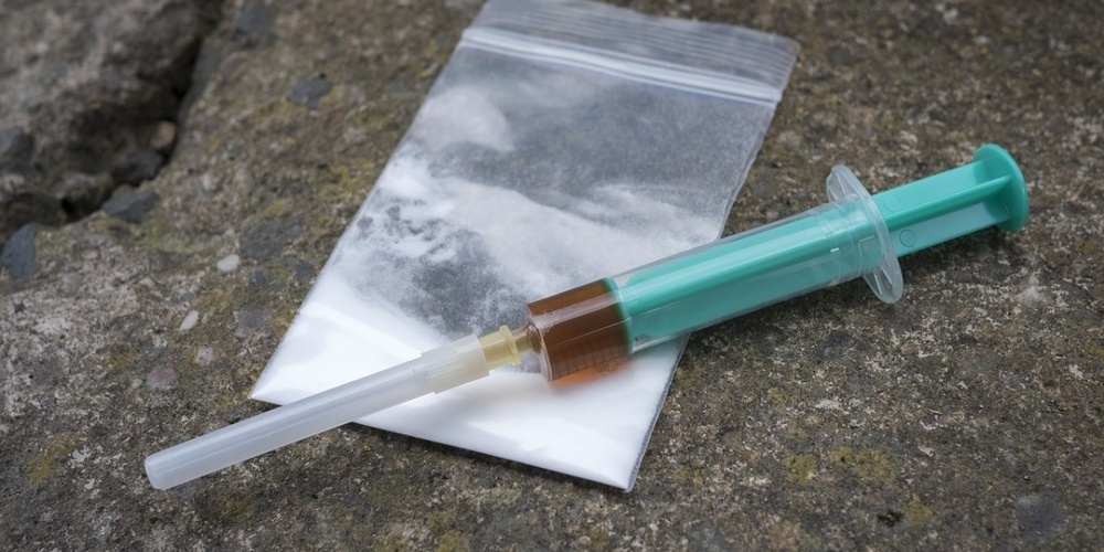 Bei einer Kontrolle eines Mannes stellte die Kapo Glarus Betäubungsmittel mit einem Marktwert zwischen zwei- und dreitausend Franken sicher. (Symbolbild)