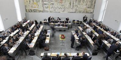 Die erste Wahl in den Bündner Grossen Rat nach dem Proporz-System wird laut einer Umfrage zu grossen Machtverschiebungen führen. (Archivbild)