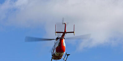 Die verletzte E-Bike-Fahrerin wurde mit einem Helikopter in ein Spital geflogen. (Archivbild)
