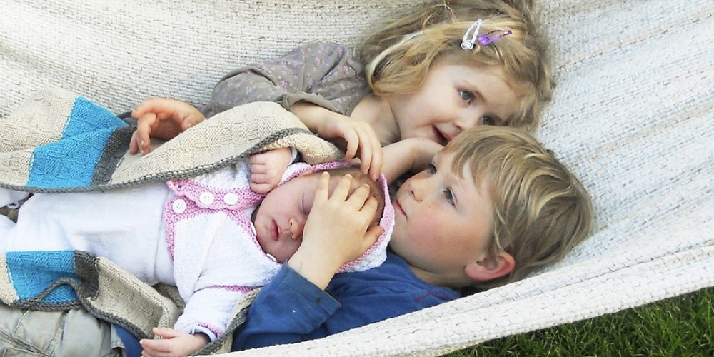 Kinder benötigen Sicherheit und Geborgenheit (Symbolbild)