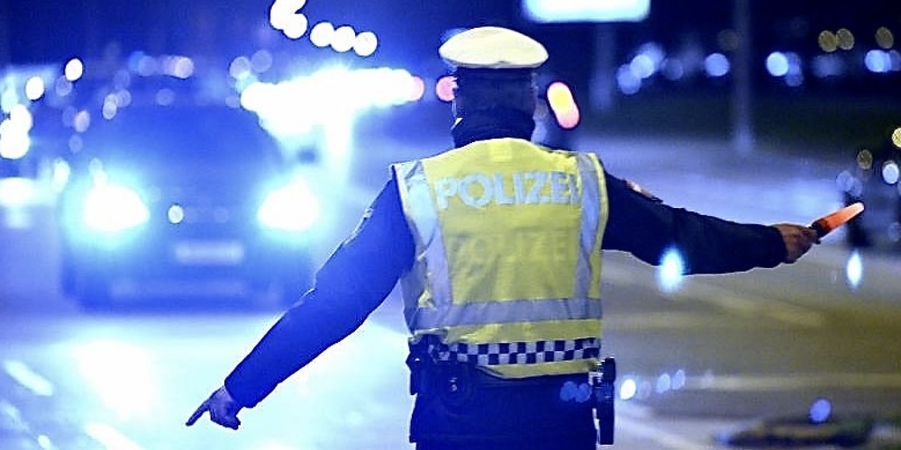 Der geflüchtete Täter und sein kaltverformtes Auto konnten schnell gefasst werden