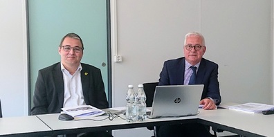 Der Gossauer Stadtpräsident Wolfgang Giella (links im Bild) und Finanzchef Heinz Loretini präsentierten die Jahresrechnung 2021.