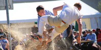 Graf Dominik (l.) und Henz Marc am Frühlingsschwingfest in Lohn.