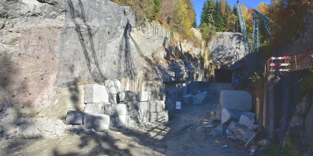 Im Sandsteinbruch Lehholz in Bollingen wird ein bekannter Naturwerkstein gewonnen.