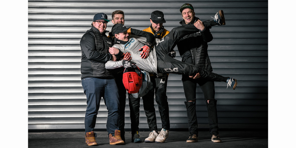 Das Team von Gamux werkelt in einer Fabrikhalle in Nuolen. 