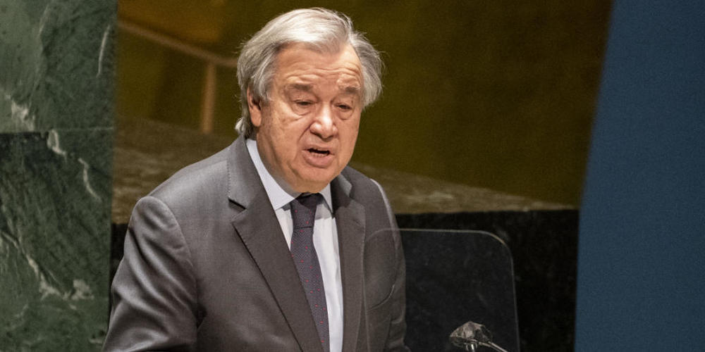 ARCHIV - Antonio Guterres, Generalsekretär der Vereinten Nationen, spricht während einer Dringlichkeitssitzung der UN-Generalversammlung im Hauptquartier der Vereinten Nationen. Foto: John Minchillo/AP/dpa