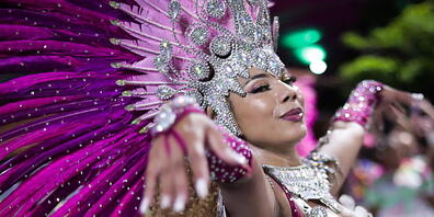 Nach einem Jahr Unterbruch feiern die Samba-Schulen in Rio de Janeiro wieder Karneval. (Archivbild)