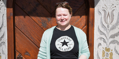 Karin Jost und ihr Mann Andy bringen neuen Schwung in das Chrona Pub in Jenaz. 