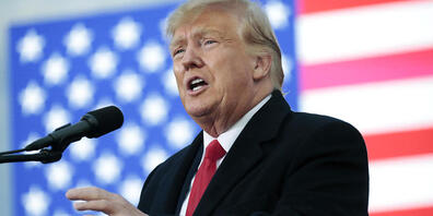 Der britische Moderator Piers Morgan hat einen Interviewausschnitt mit Donald Trump veröffentlicht, in dem zu sehen ist, wie sich der Ex-US-Präsident nach einem Wortgefecht vom Stuhl erhebt und fordert, die Kameras auszuschalten. Foto: Chris Sewar...