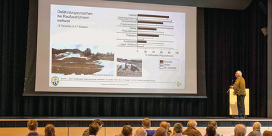 Referent Alfred Frey thematisiert die Raubwildbejagung. 