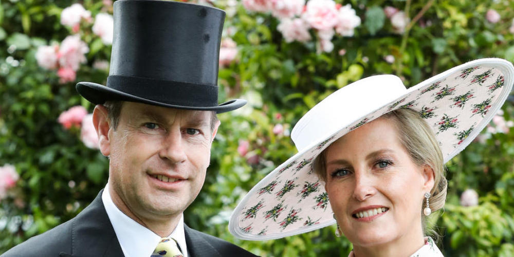 ARCHIV - Prinz Edward und Gräfin Sophie von Wessex lächeln beim Pferderennen Royal Ascot. Foto: Chris Jackson/PA Wire/dpa