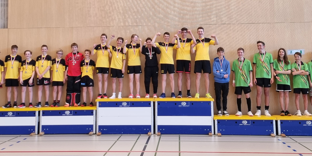 Bei den Knaben ging in Buttikon der Sieg an Lachen (Mitte), vor Lachen1 (links) und der Stiftschule Einsiedeln.
