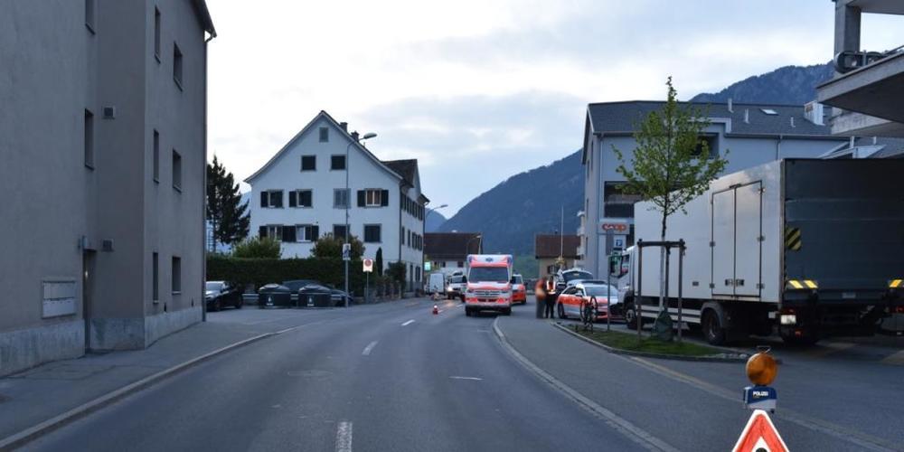 Der Unfall ereignete sich am frühen Freitagmorgen im Zentrum von Domat/Ems GR.