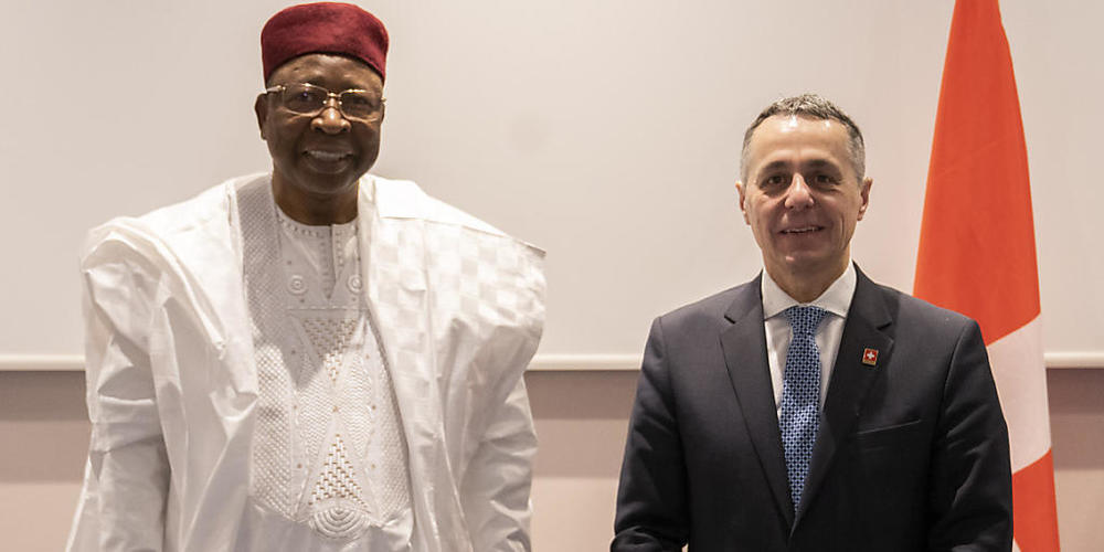 Der Regierungschef von Niger, Ouhoumoudou Mahamadou (links), unterhält auch gute Beziehungen zur Schweiz. Im Februar hatte Bundespräsident Ignazio Cassis das Land besucht.