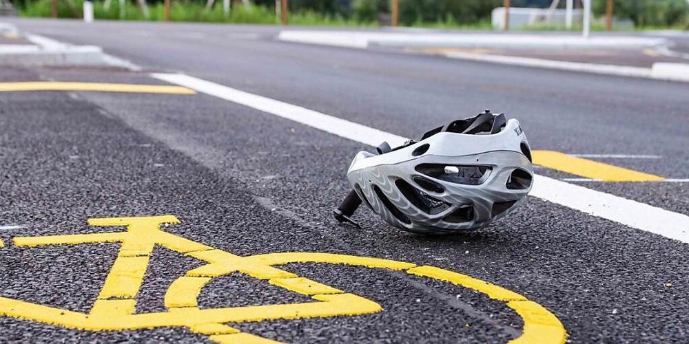 Ein 70-jähriger alkoholisierter E-Bike-Fahrer musste nach einem Sturz in Sonnental SG ins Spital.