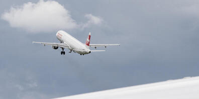 Die Fluggesellschaft Swiss muss  im Hochsommer zahlreiche Flüge annullieren. (Archivbild)