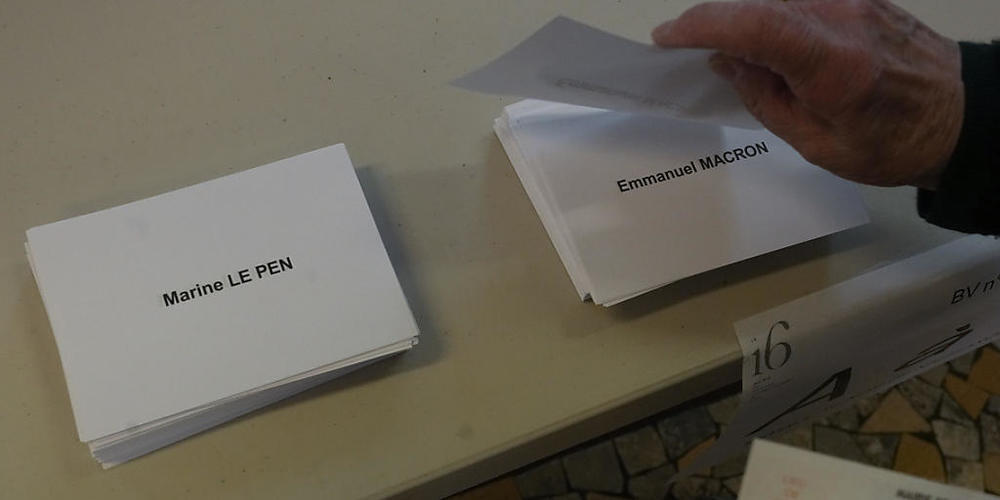 Die entscheidende Runde der Präsidentschaftswahl in Frankreich ist nähert sich dem Ende. Foto: Michel Euler/AP/dpa