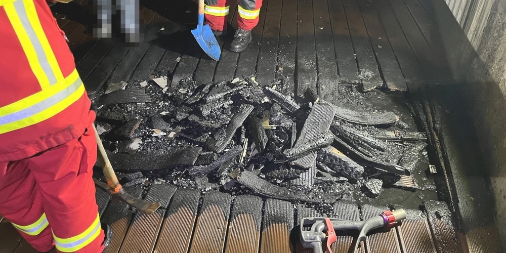 Durch den Brand auf dem Balkon entstand Sachschaden in der Höhe von rund 10'000 Franken. 