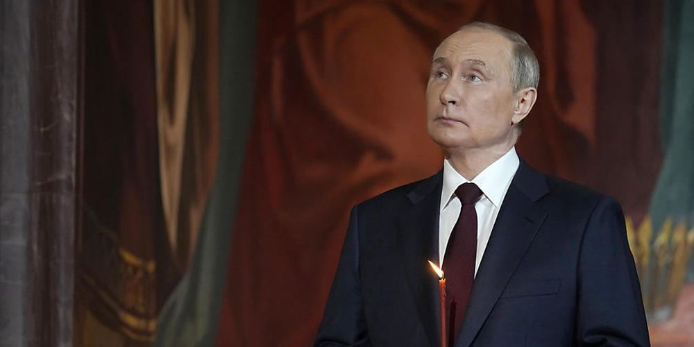 dpatopbilder - «Ich wünsche Ihnen aufrichtig Erfolg bei der Staatsführung, eine feste Gesundheit und Wohlergehen», heißt es in einem Telegramm von Wladimir Putin an Emmanuel Macron. Foto: Alexander Zemlianichenko/Pool AP/dpa
