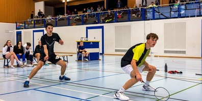 Im Herrendoppel U17 gewinnt Leander Züst (rechts,BC Trogen-Speicher) mit Keishin Rimmer (BC Adliswil) Silber.