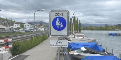 Ab dem «Bad am See» gilt auf den nächsten 375 Metern für Velos neu maximal Schritttempo, FussgängerInnen haben Vortritt.