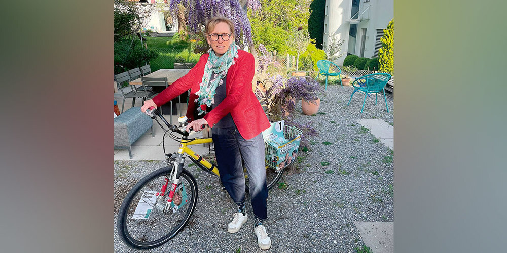 Patricia Hermle aus Malans ist die Spitzenkandidatin der Liste 1 im Kreis Maienfeld. Mit ihrem Wahlvelo und Gleichgesinnten fährt sie Montag für Montag von Malans nach Fläsch: «Wählt Frauen in den Grossen Rat!».