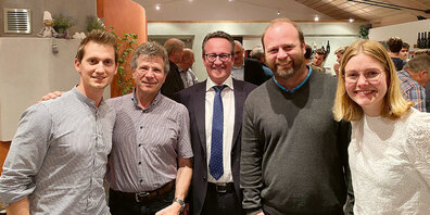 Energieanlass mit Ständerat Martin Schmid (Mitte) und  den Grossratskandidaten der FDP Herrschaft – Andreas Zindel (v.l.), Lieni Kunz, Christof Kuoni und Seraina Donatsch.