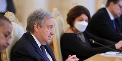 HANDOUT - Guterres hat sich bei seinem Treffen mit dem russischen Außenminister Lawrow für eine rasche Waffenruhe und ein Ende des Krieges in der Ukraine ausgesprochen und möchte sich für die humanitäre Krise in der Ukraine einsetzen. Foto: -/Russ...